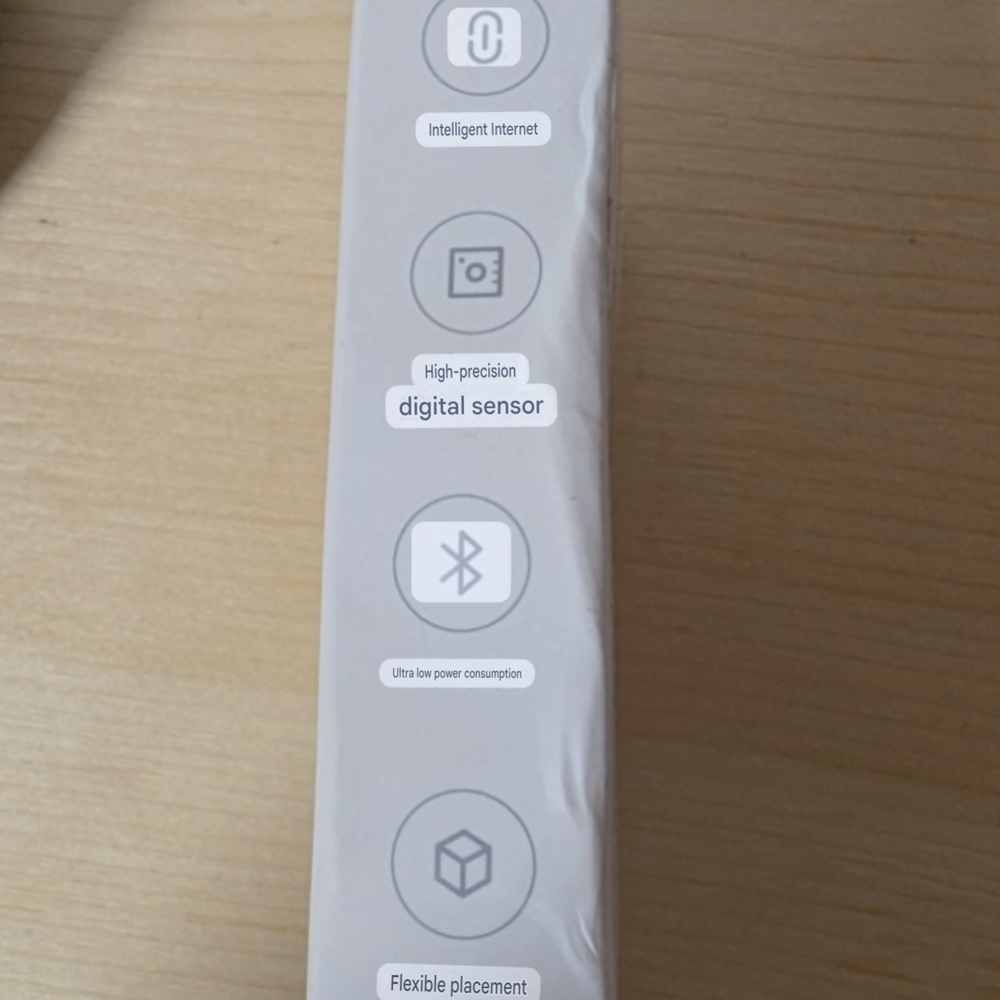 White Bluetooth Temperature and Humidity Monitor - Picture 6 of 6
